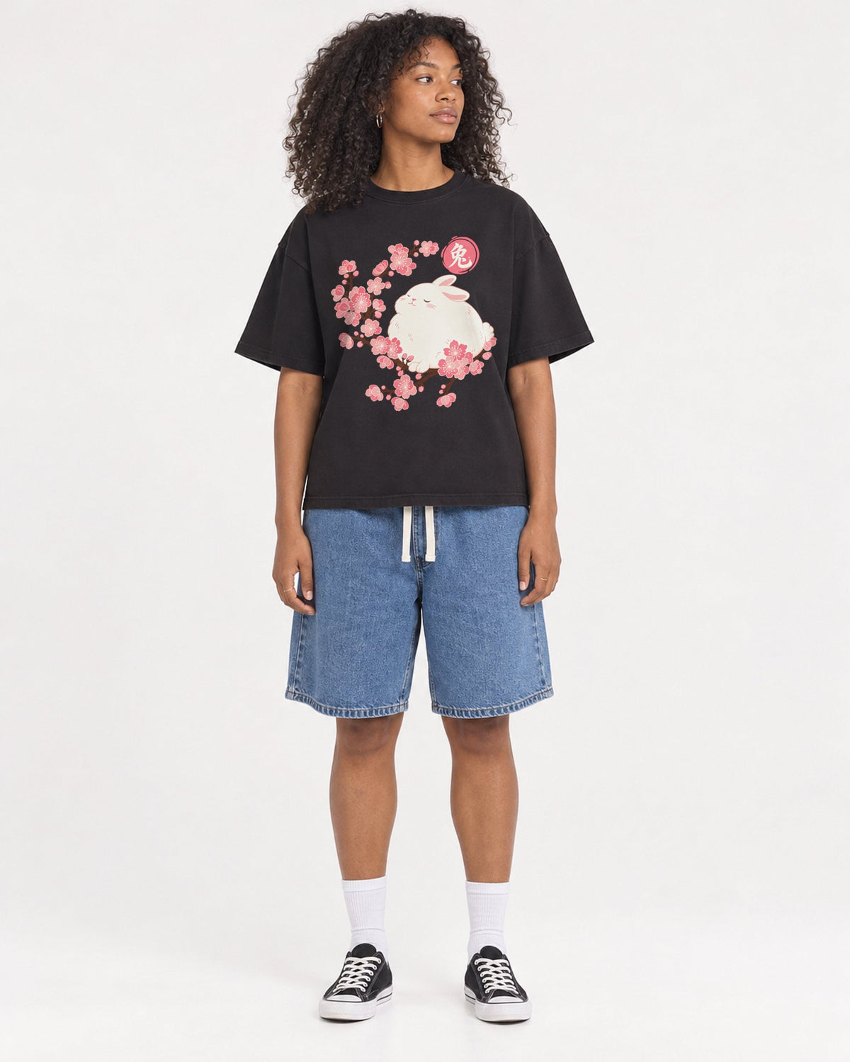 Mockup Boxy Heavyweight Tee Black female full-body 05