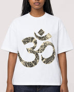 Mockup Boxy Heavyweight Tee White female close-up 04