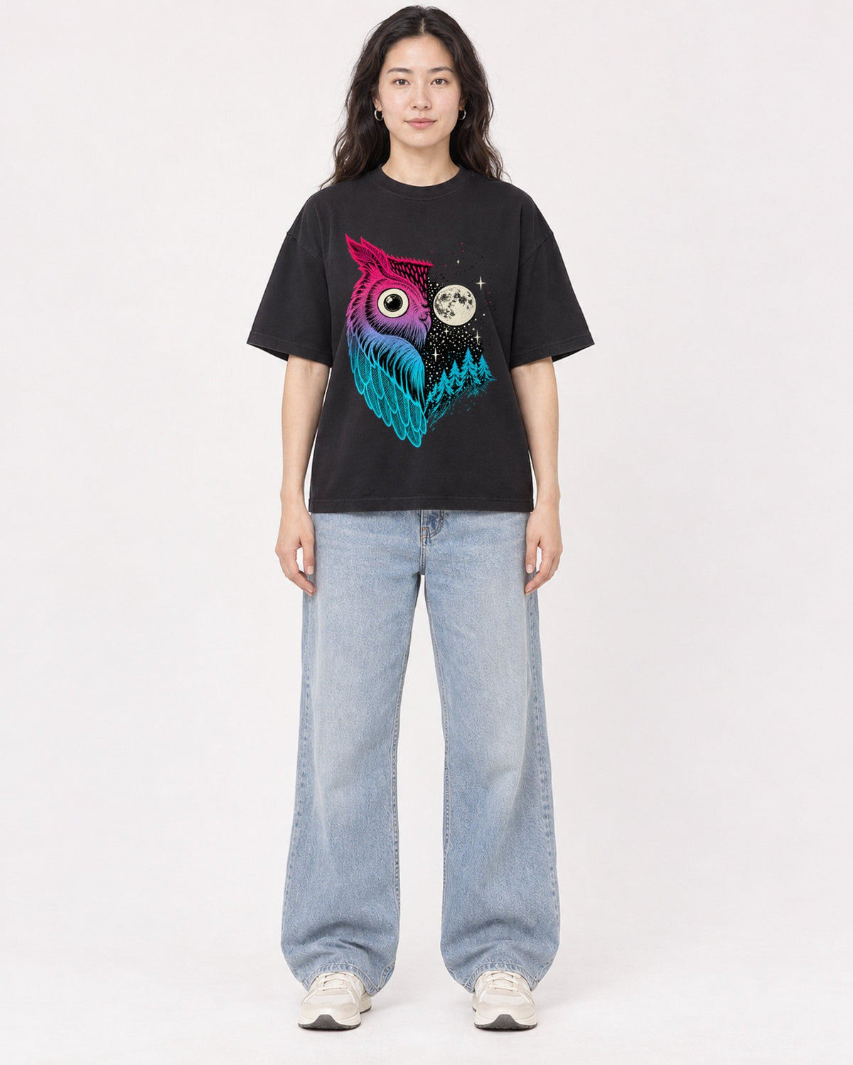 Mockup Boxy Heavyweight Tee Black female full-body 03