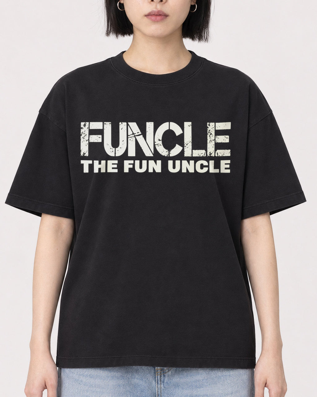 Mockup Boxy Heavyweight Tee Black female close-up 11