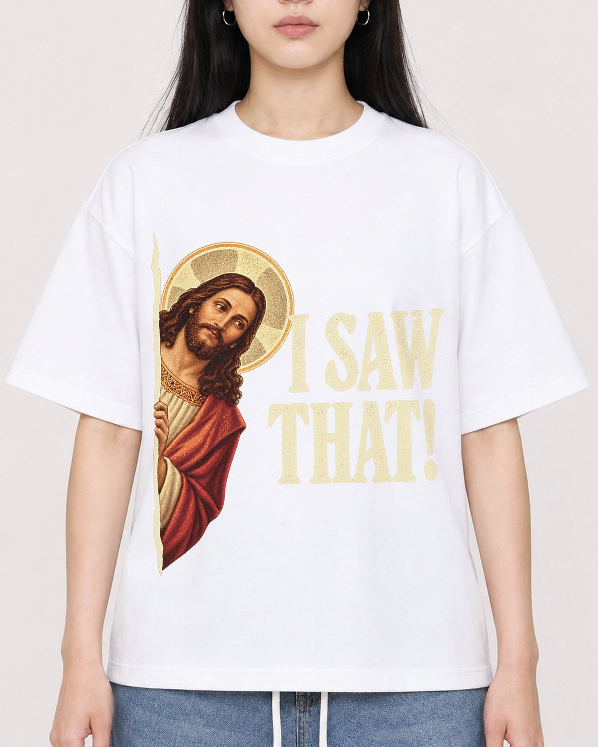 Mockup Boxy Heavyweight Tee White female close-up 01