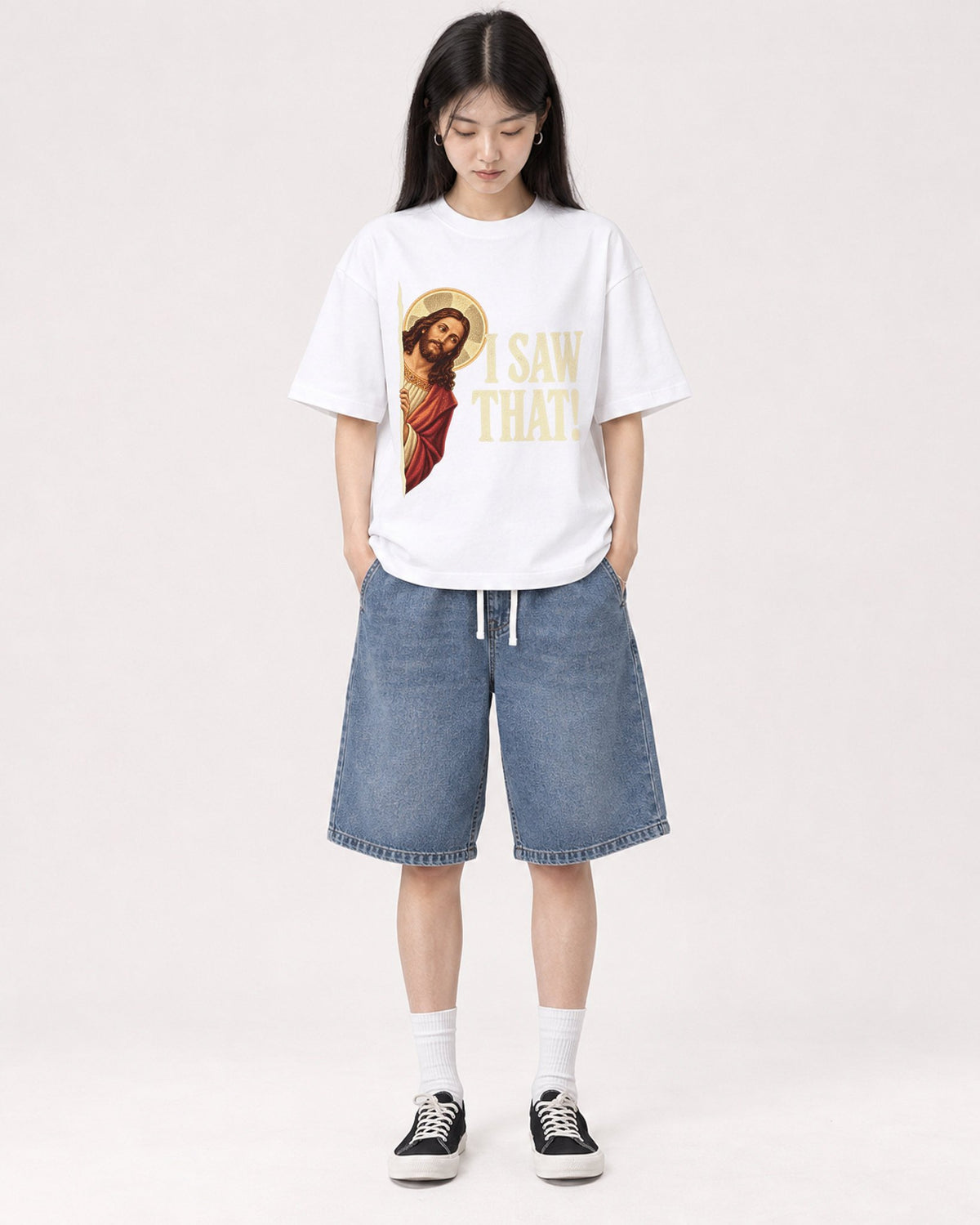 Mockup Boxy Heavyweight Tee White female full-body 01