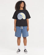 Mockup Boxy Heavyweight Tee Black female full-body 05
