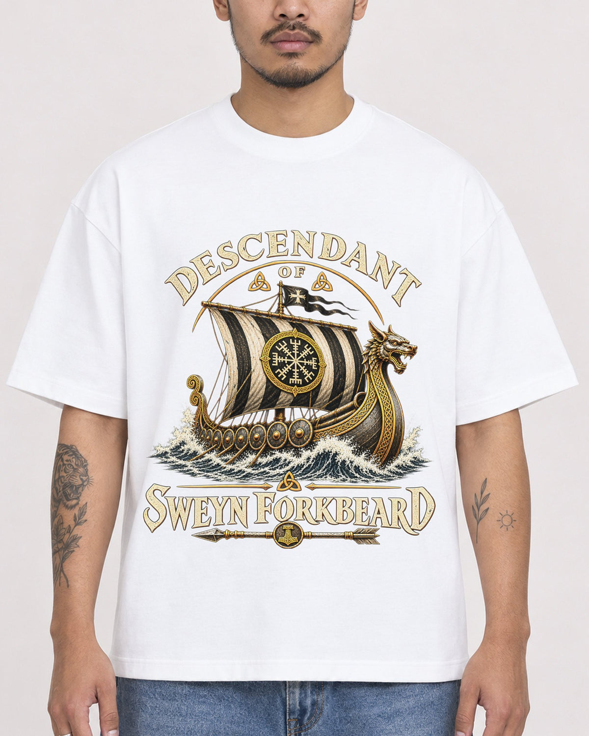 Mockup Boxy Heavyweight Tee White male close-up 12