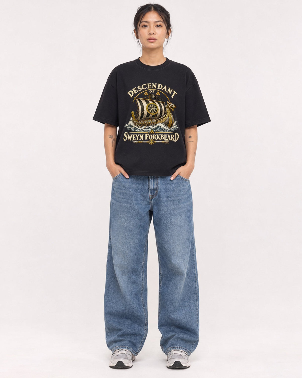 Mockup Boxy Heavyweight Tee Black female full-body 12