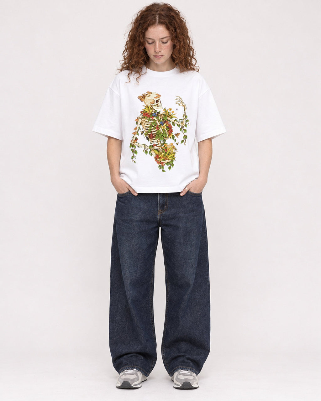 Mockup Boxy Heavyweight Tee White female full-body 09