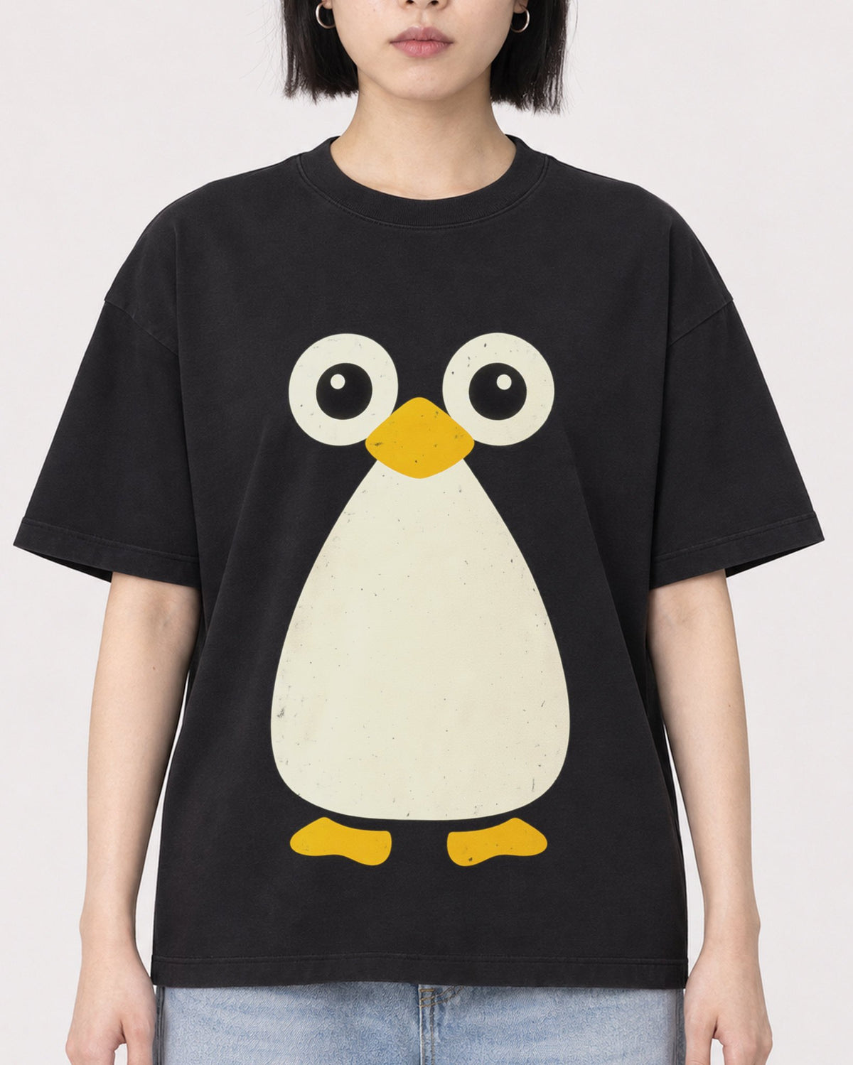 Mockup Boxy Heavyweight Tee Black female close-up 11
