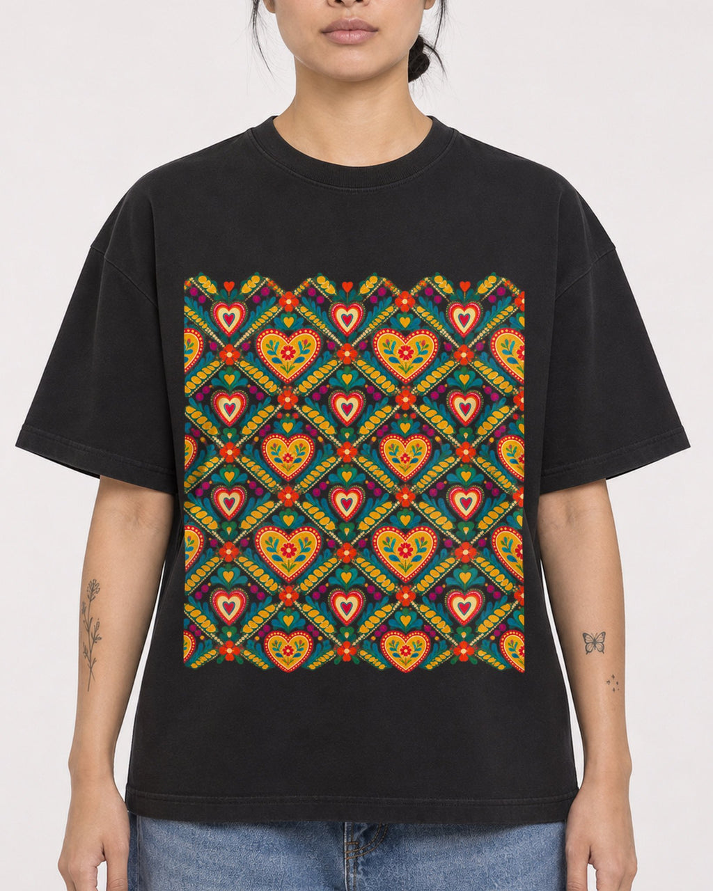 Mockup Boxy Heavyweight Tee Black female close-up 12