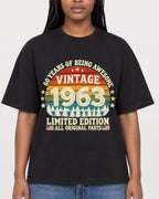 Mockup Boxy Heavyweight Tee Black female close-up 04