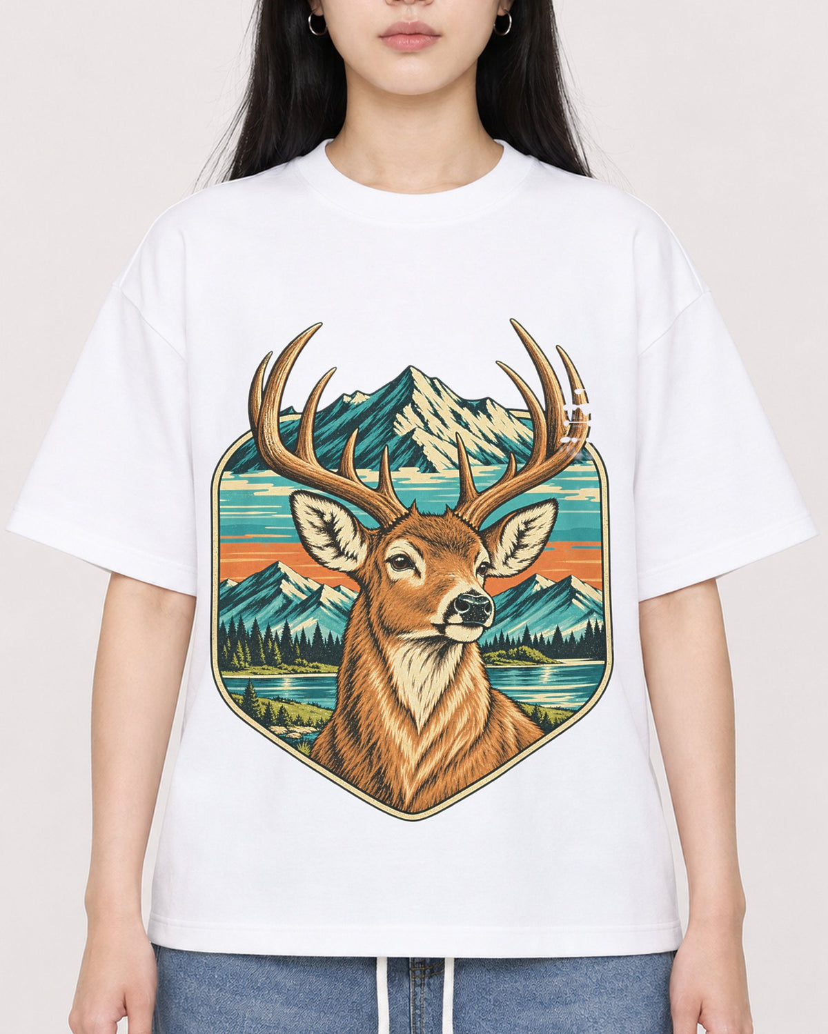 Mockup Boxy Heavyweight Tee White female close-up 01
