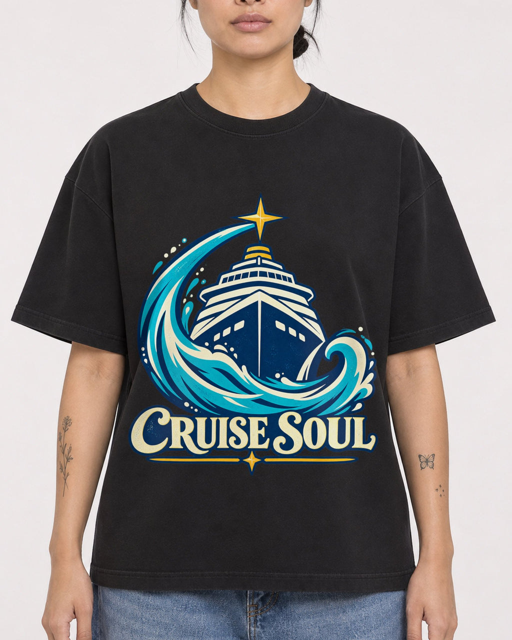 Mockup Boxy Heavyweight Tee Black female close-up 12
