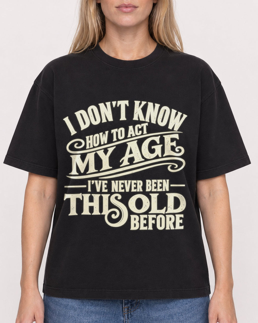 Mockup Boxy Heavyweight Tee Black female close-up 08