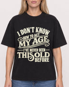 Mockup Boxy Heavyweight Tee Black female close-up 08
