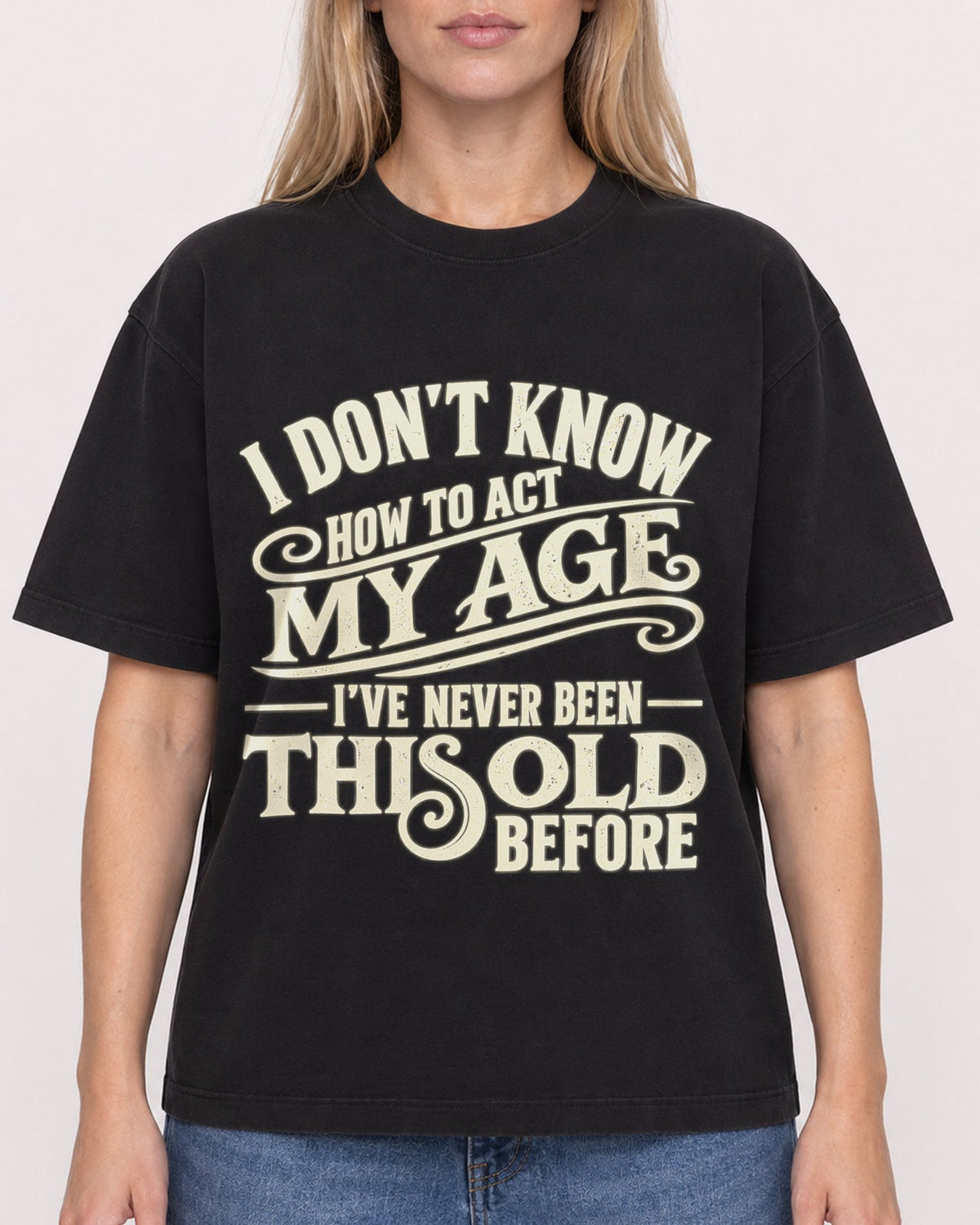 Mockup Boxy Heavyweight Tee Black female close-up 08