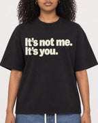 Mockup Boxy Heavyweight Tee Black female close-up 05