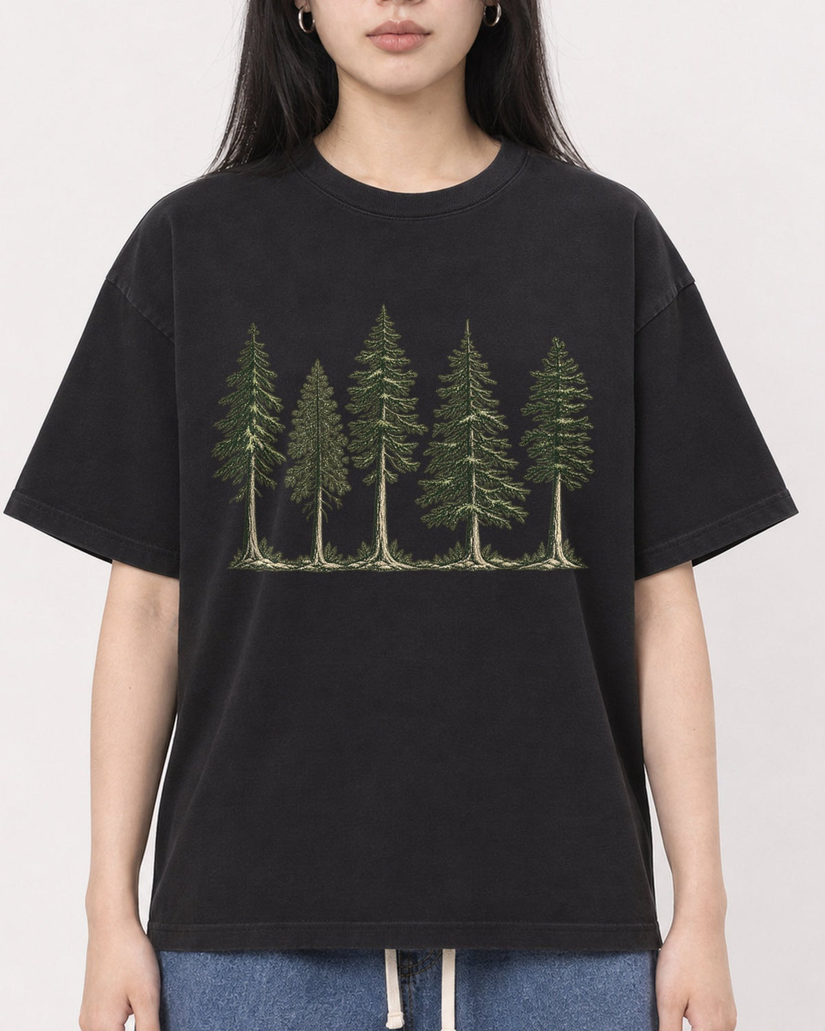 Mockup Boxy Heavyweight Tee Black female close-up 01