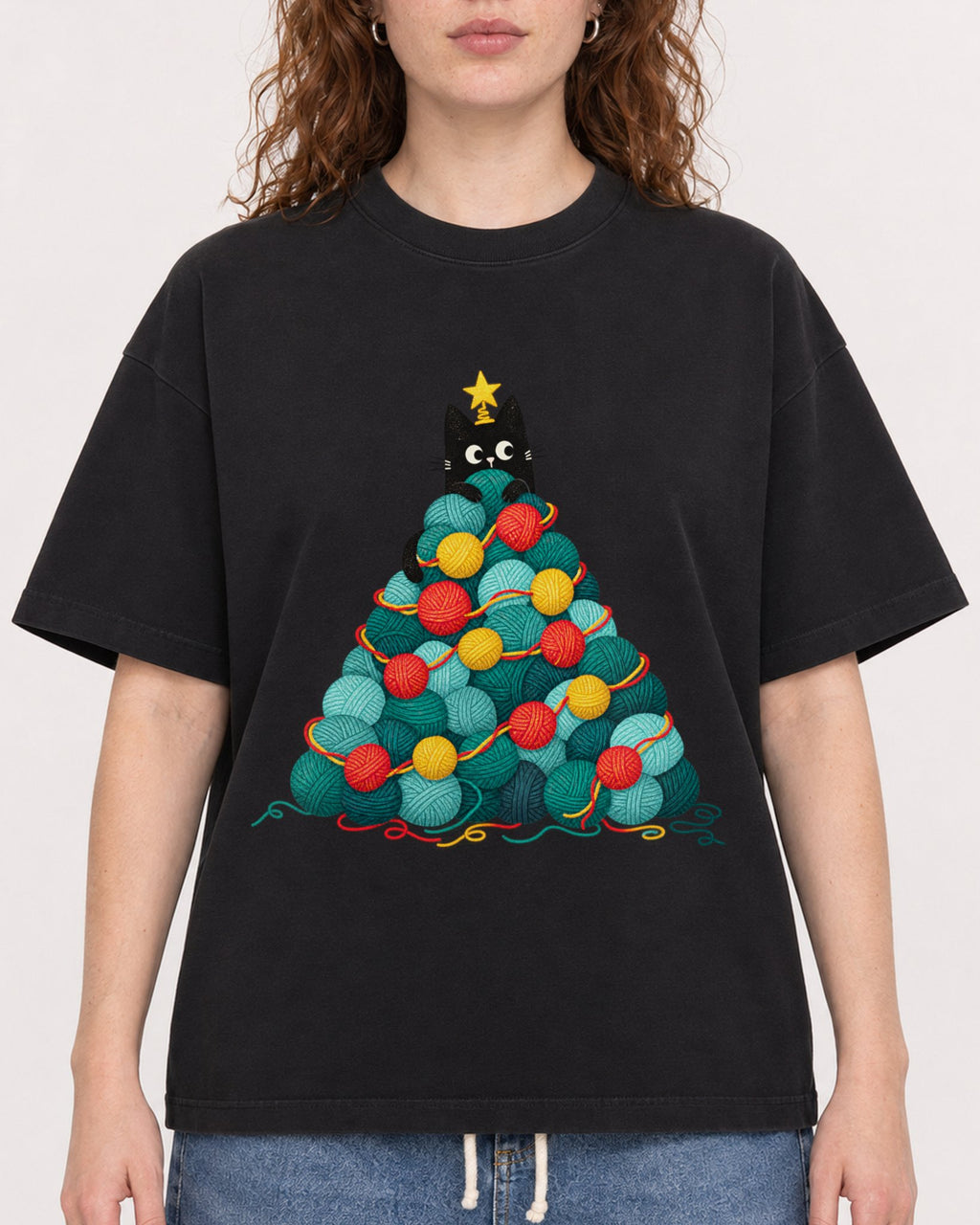 Mockup Boxy Heavyweight Tee Black female close-up 09