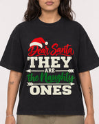 Mockup Boxy Heavyweight Tee Black female close-up 06