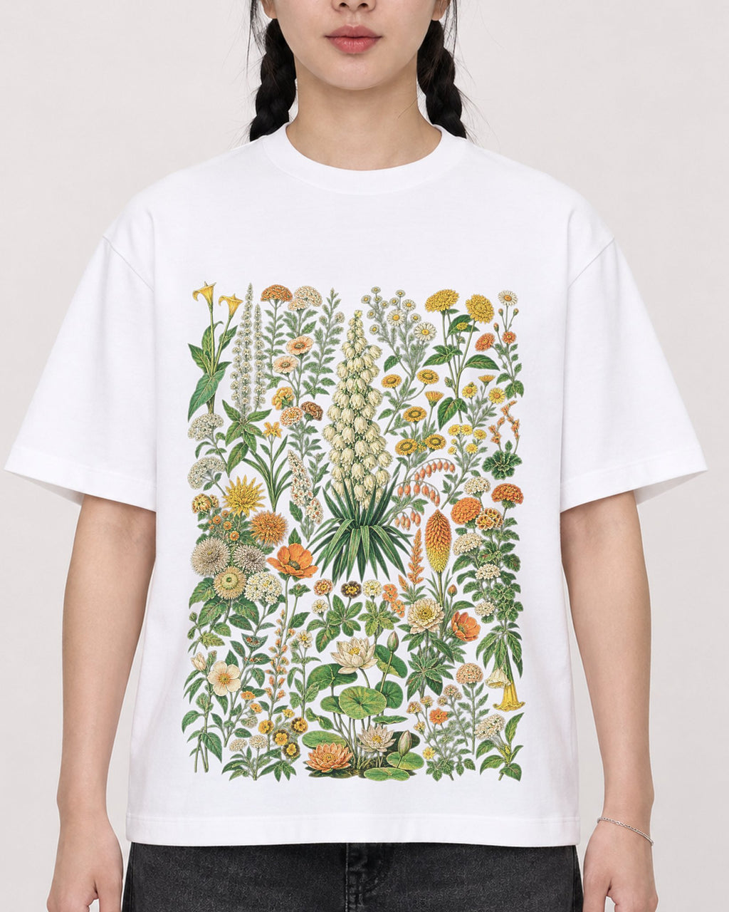 Mockup Boxy Heavyweight Tee White female close-up 43