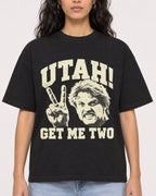 Mockup Boxy Heavyweight Tee Black female close-up 07