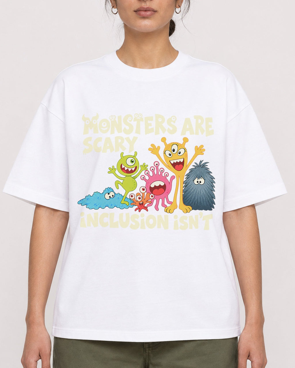 Mockup Boxy Heavyweight Tee White female close-up 17