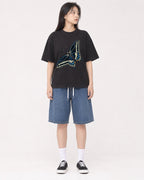 Mockup Boxy Heavyweight Tee Black female full-body 01