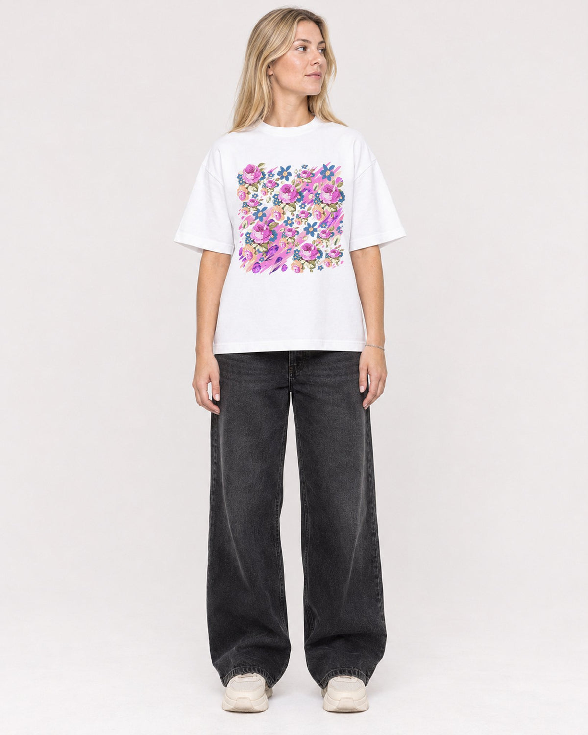 Mockup Boxy Heavyweight Tee White female full-body 08