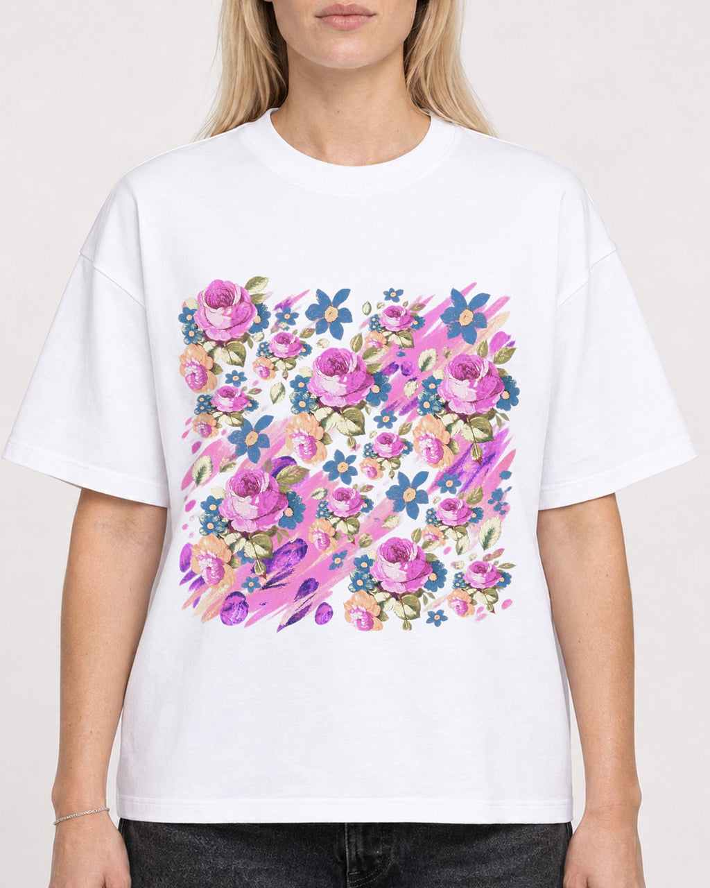 Mockup Boxy Heavyweight Tee White female close-up 08