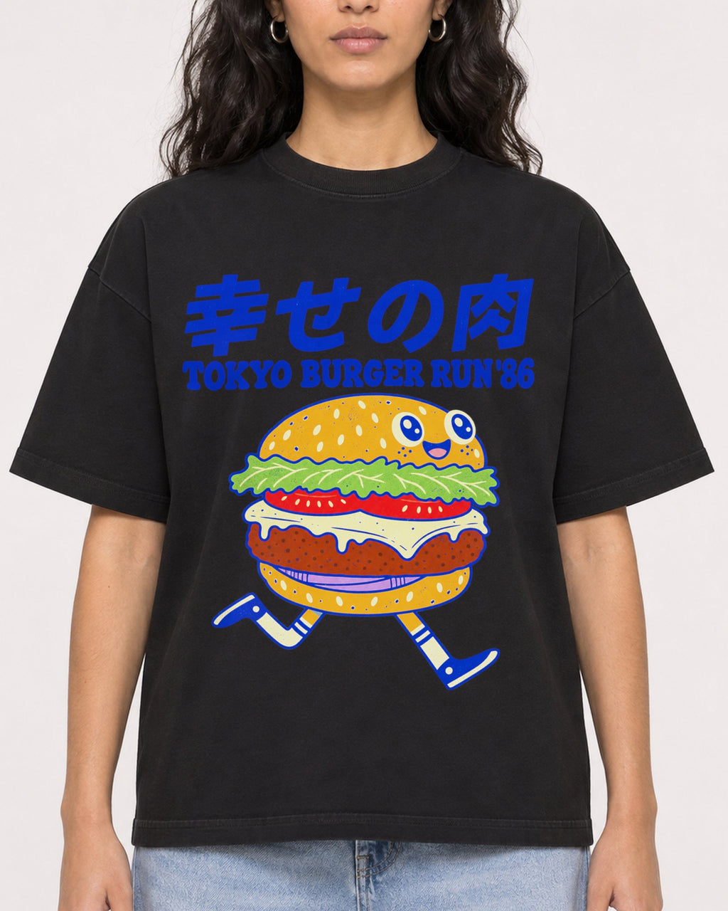 Mockup Boxy Heavyweight Tee Black female close-up 07
