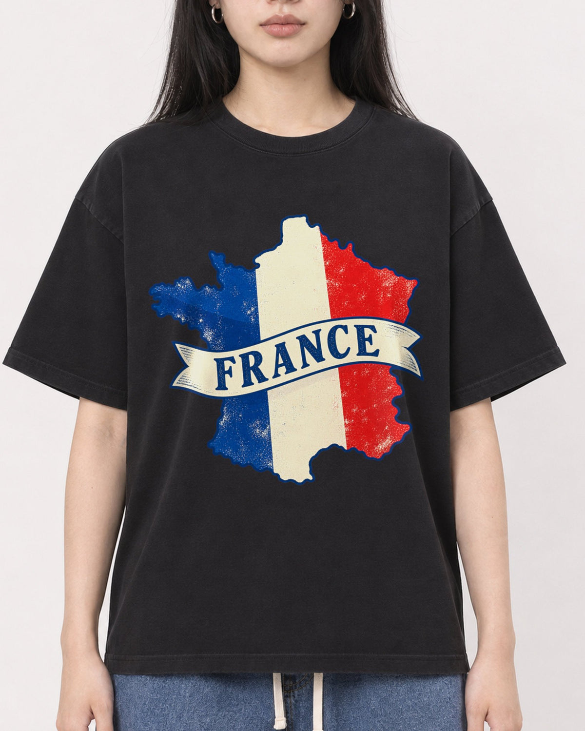 Mockup Boxy Heavyweight Tee Black female close-up 01