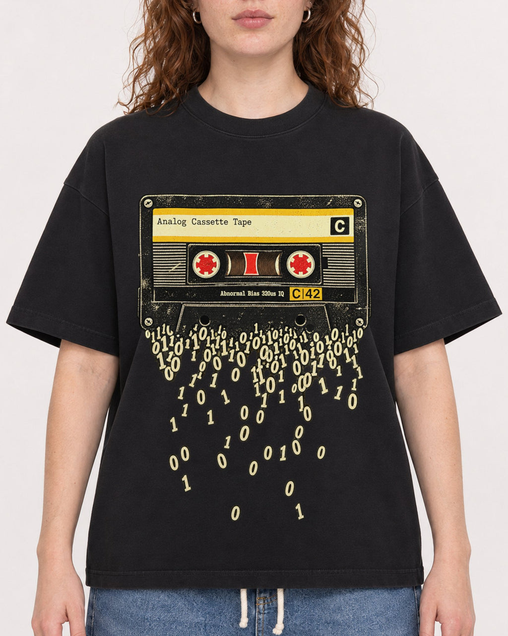 Mockup Boxy Heavyweight Tee Black female close-up 09
