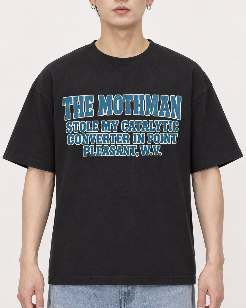 Mockup Boxy Heavyweight Tee Black male close-up 01