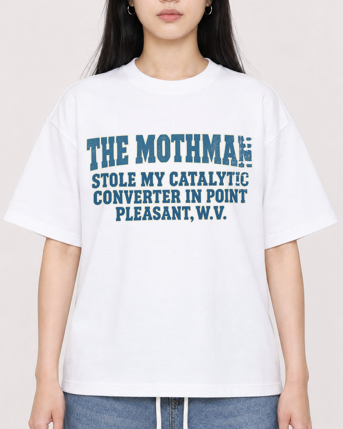 Mockup Boxy Heavyweight Tee White female close-up 01