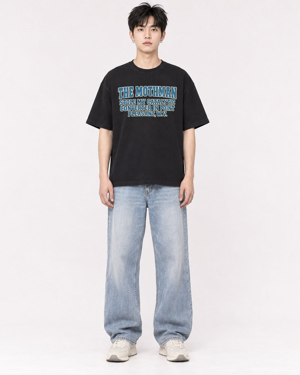 Mockup Boxy Heavyweight Tee Black male full-body 01