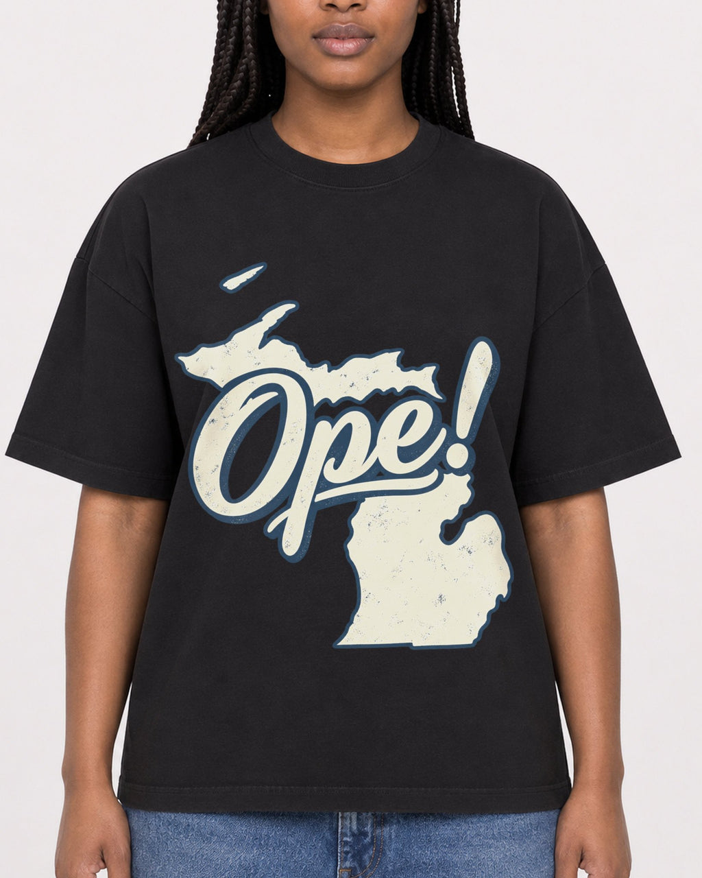 Mockup Boxy Heavyweight Tee Black female close-up 04