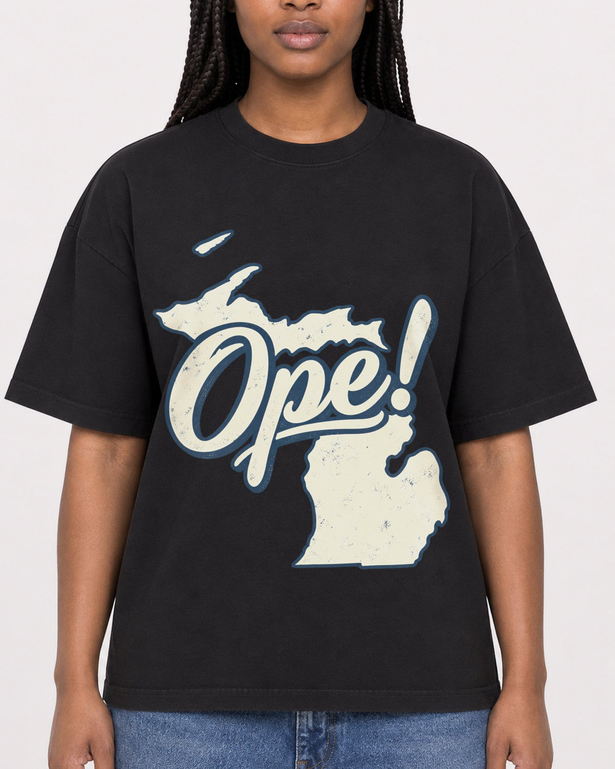 Mockup Boxy Heavyweight Tee Black female close-up 04
