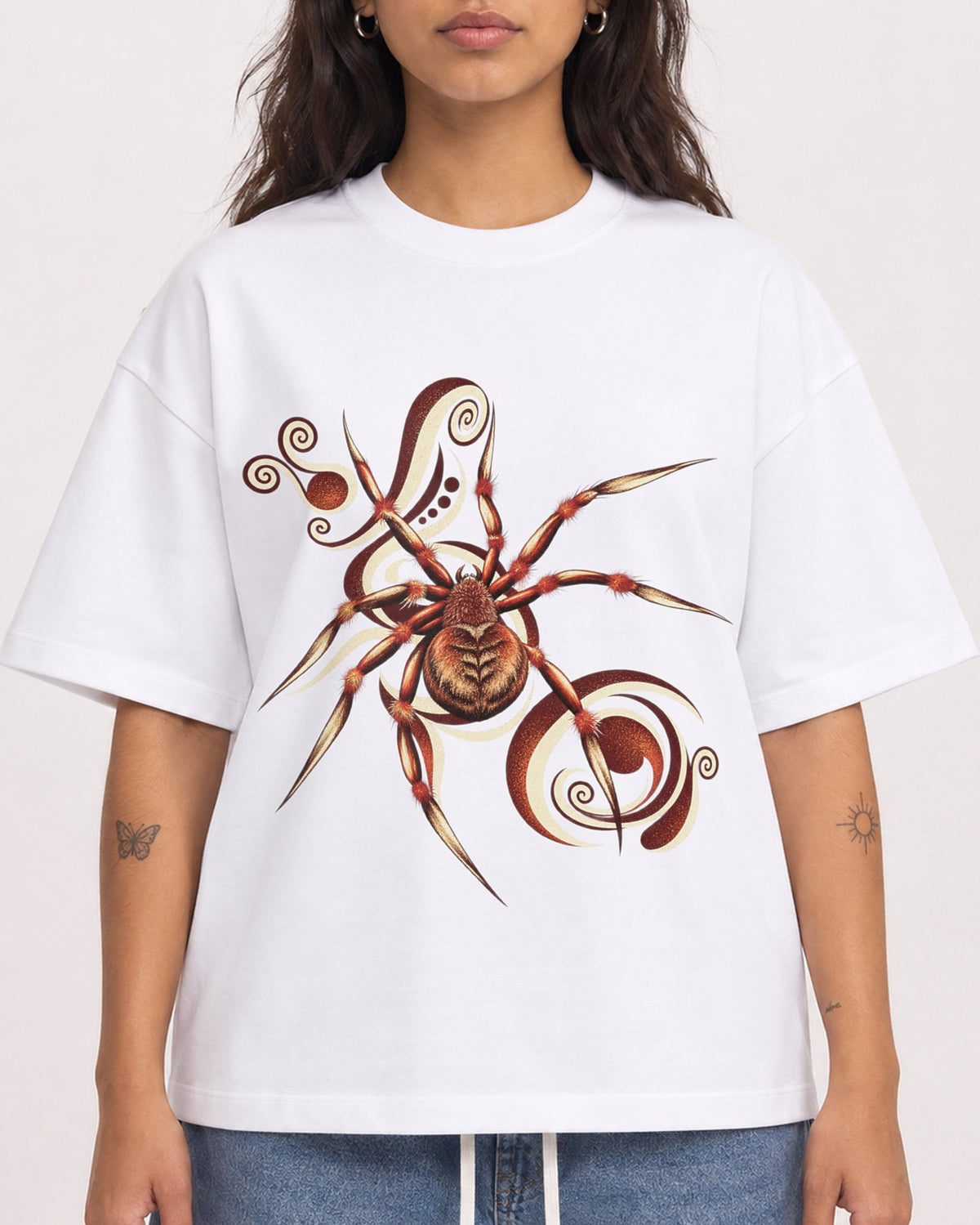 Mockup Boxy Heavyweight Tee White female close-up 06