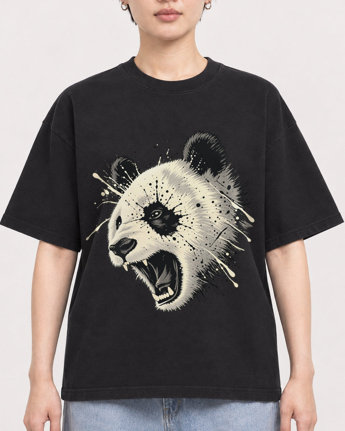 Mockup Boxy Heavyweight Tee Black female close-up 23