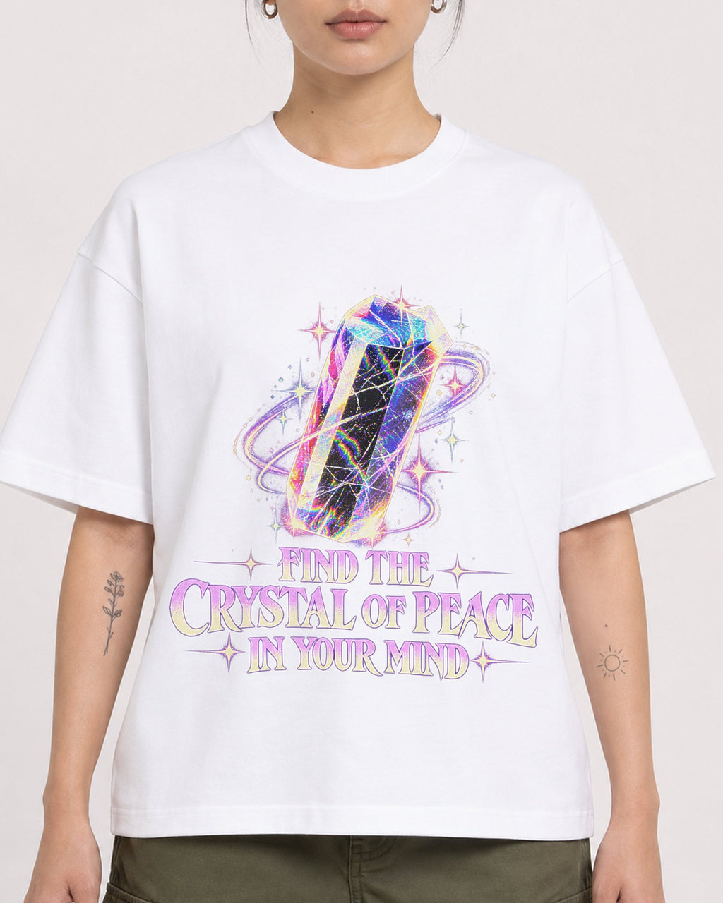 Mockup Boxy Heavyweight Tee White female close-up 12