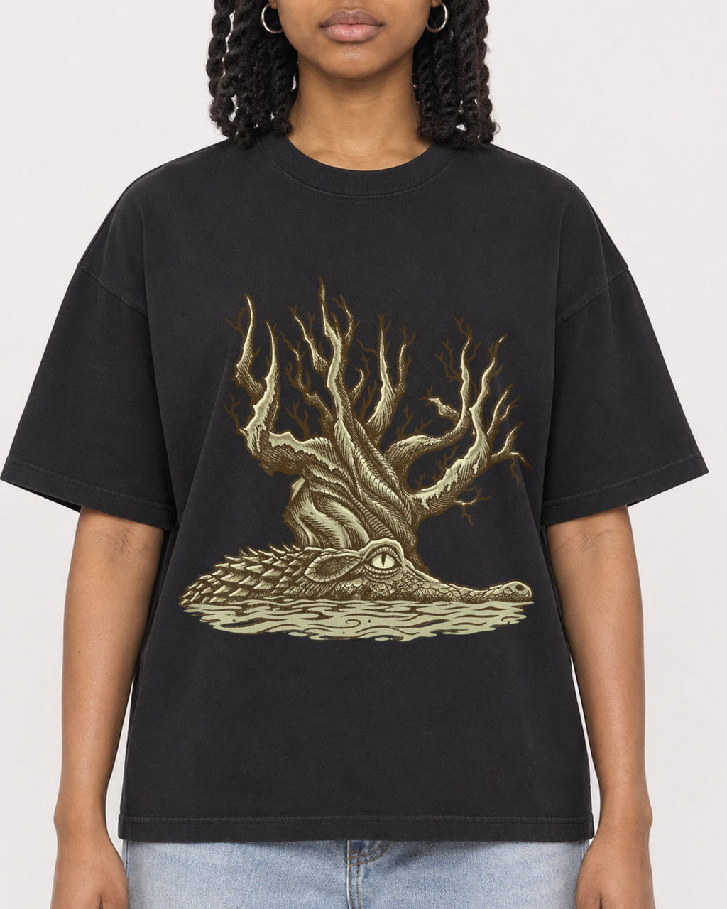 Mockup Boxy Heavyweight Tee Black female close-up 15