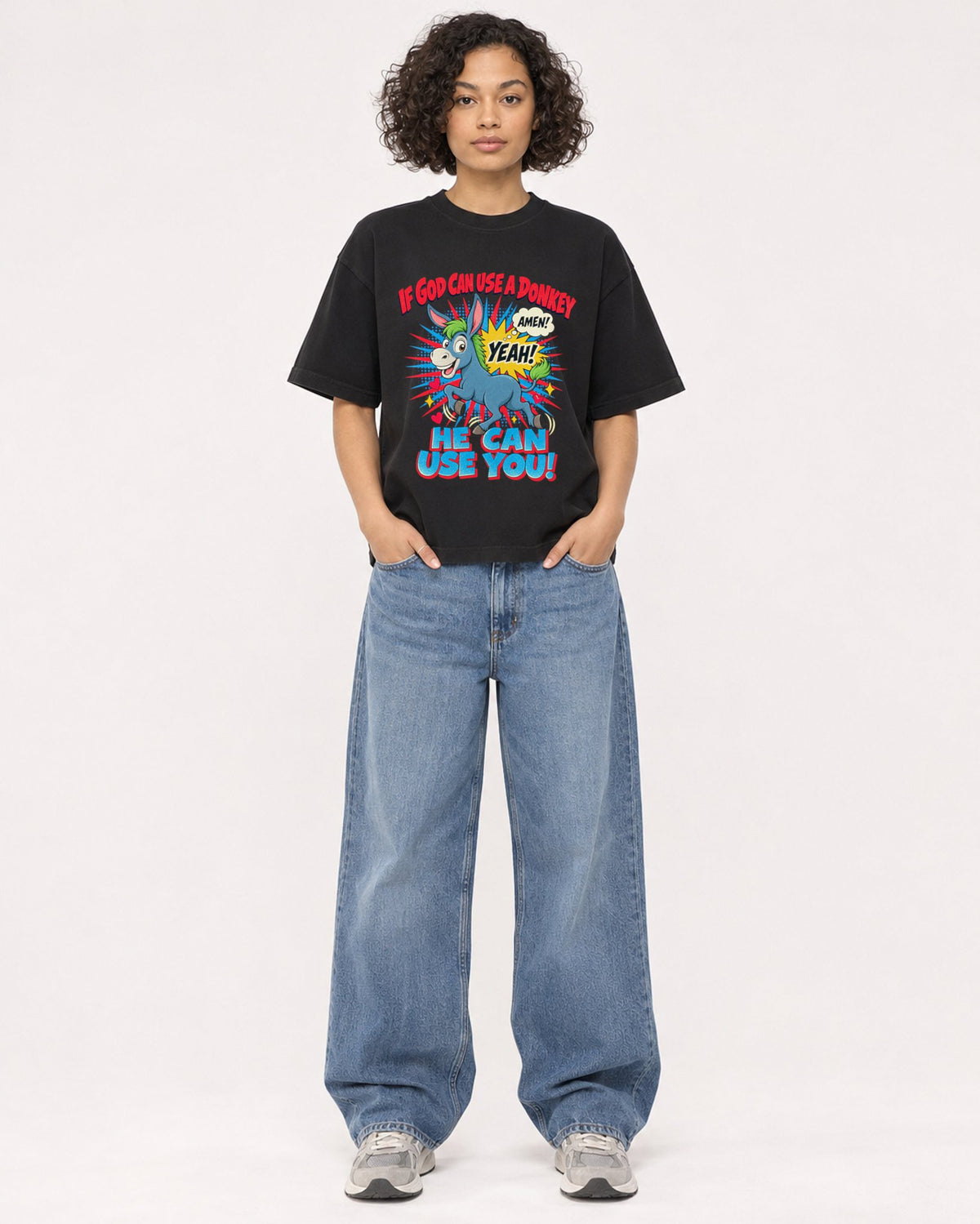 Mockup Boxy Heavyweight Tee Black female full-body 40