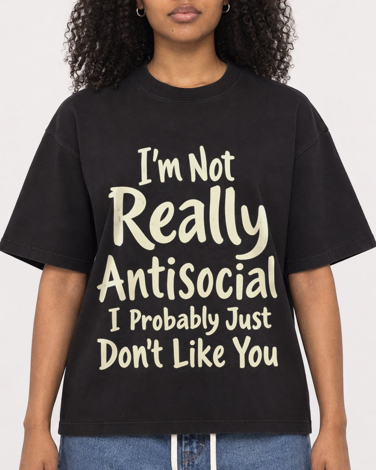 Mockup Boxy Heavyweight Tee Black female close-up 05