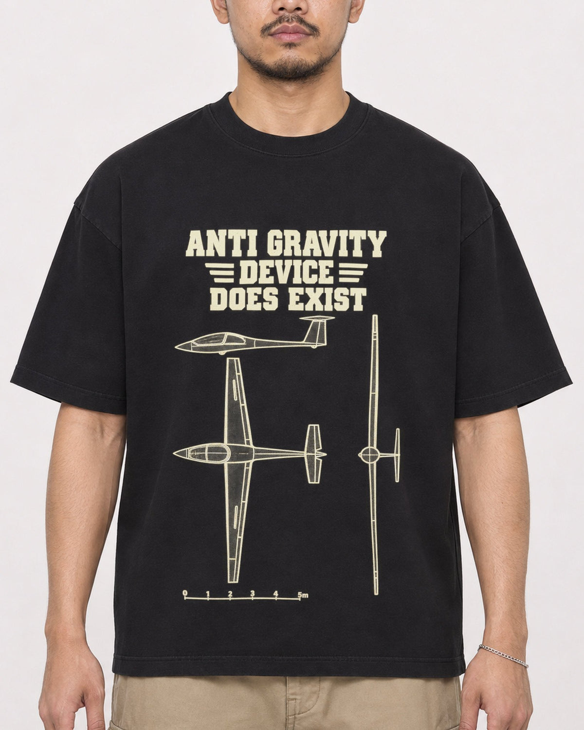 Mockup Boxy Heavyweight Tee Black male close-up 32