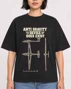 Mockup Boxy Heavyweight Tee Black female close-up 32