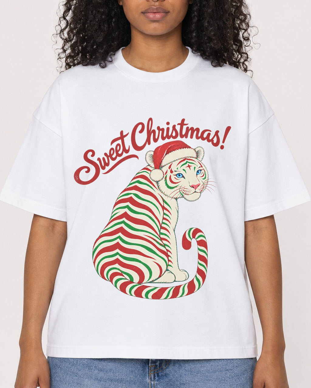 Mockup Boxy Heavyweight Tee White female close-up 05