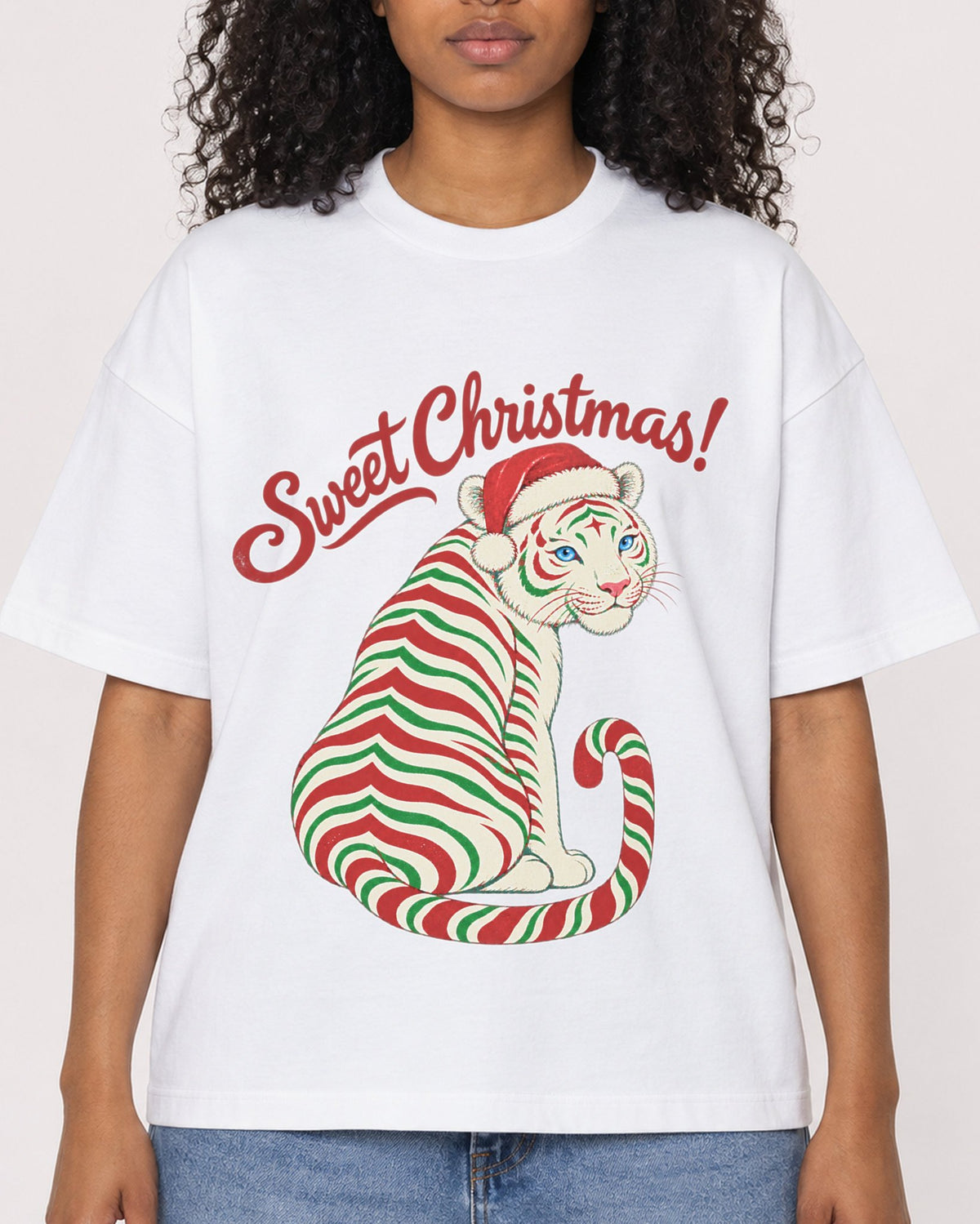 Mockup Boxy Heavyweight Tee White female close-up 05