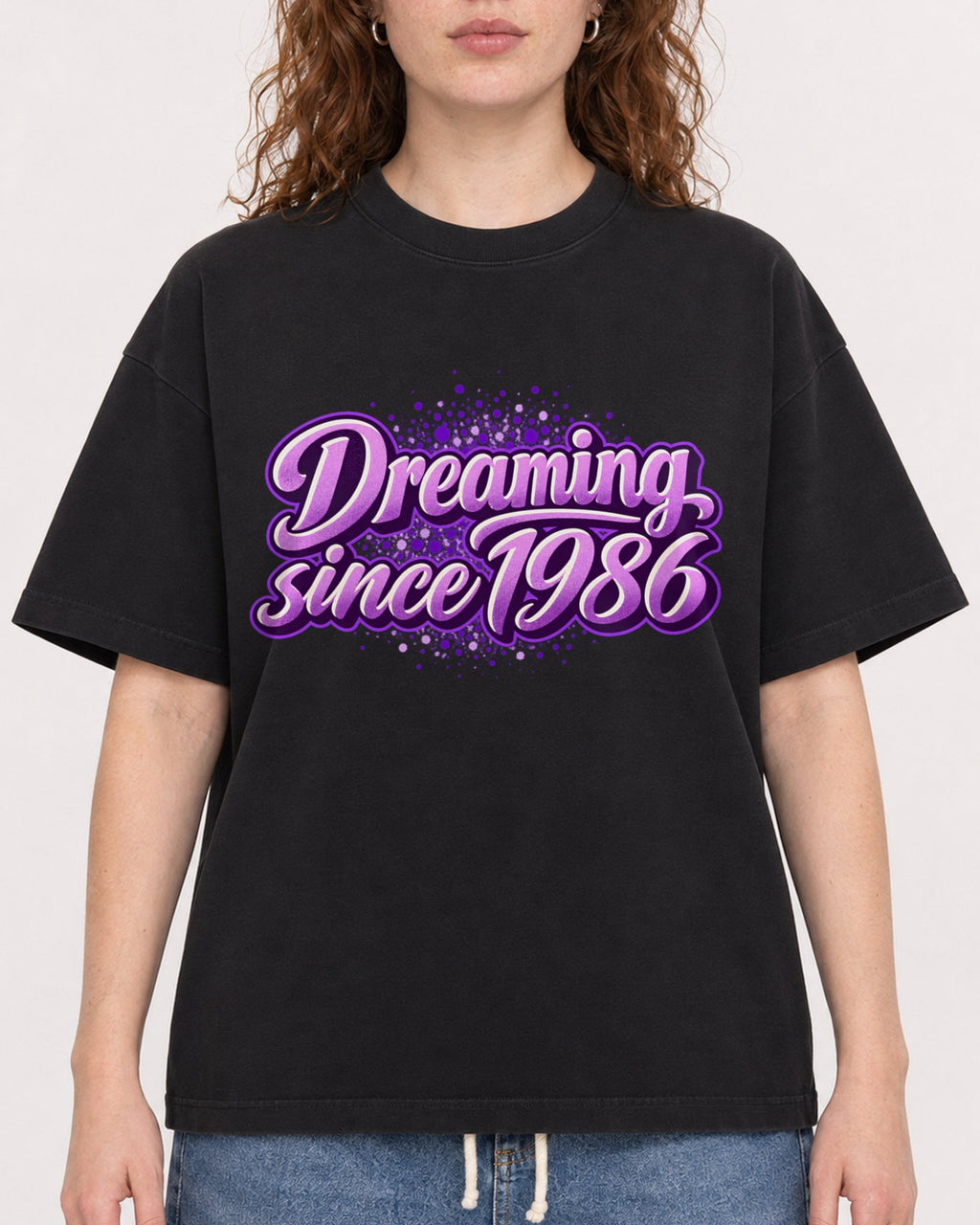 Mockup Boxy Heavyweight Tee Black female close-up 09