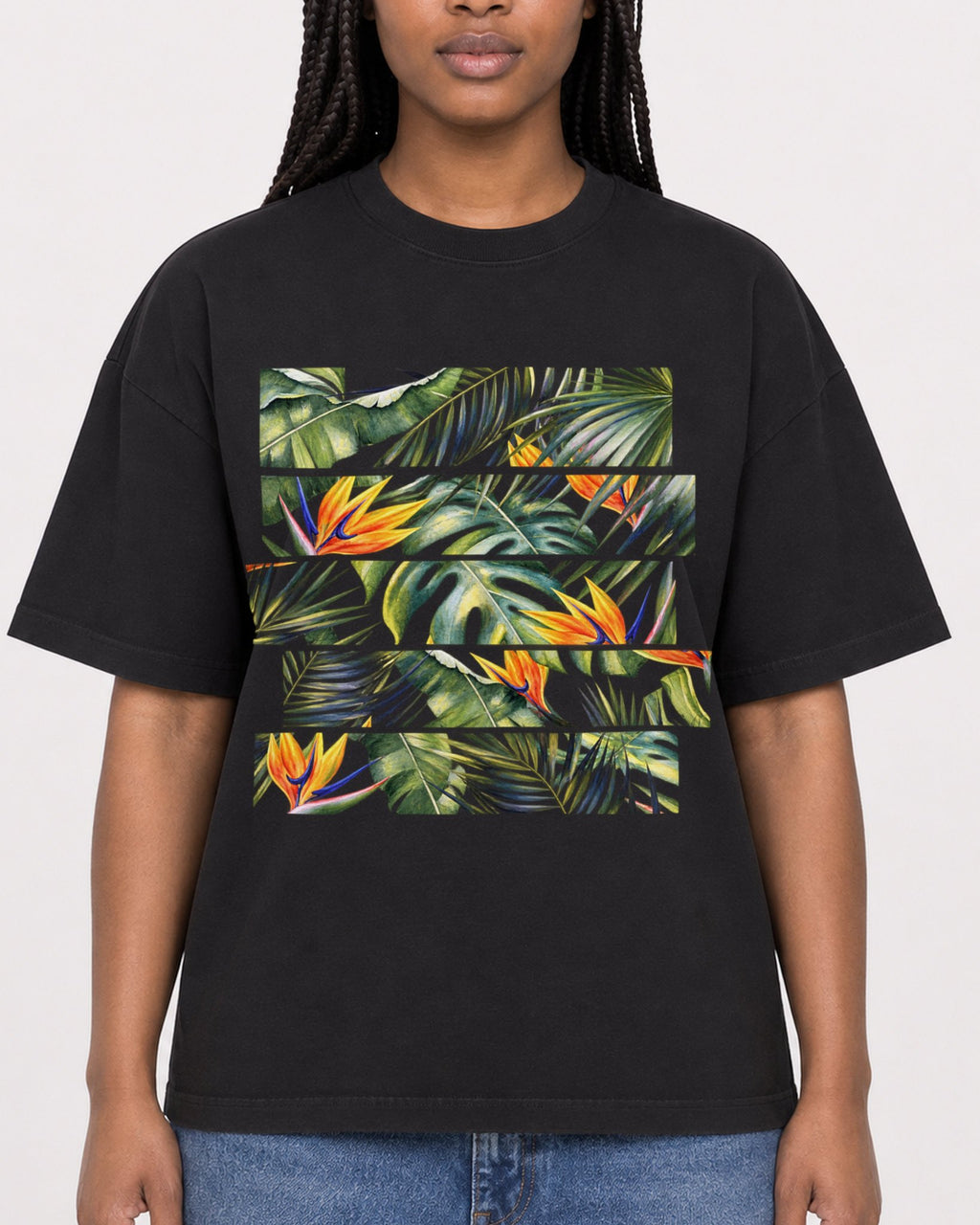 Mockup Boxy Heavyweight Tee Black female close-up 04