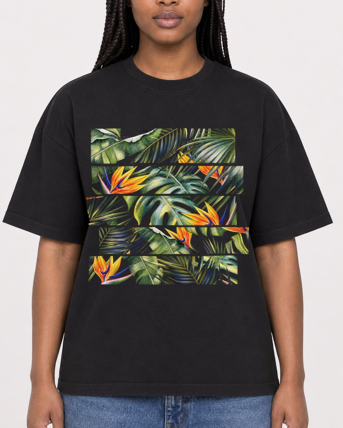 Mockup Boxy Heavyweight Tee Black female close-up 04