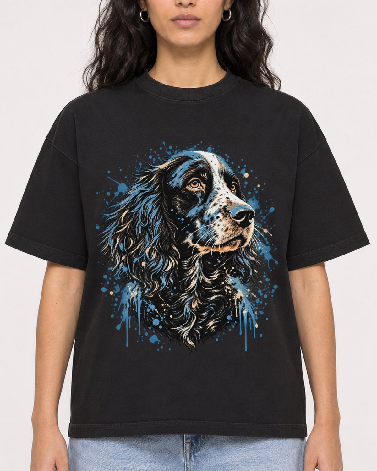 Mockup Boxy Heavyweight Tee Black female close-up 07